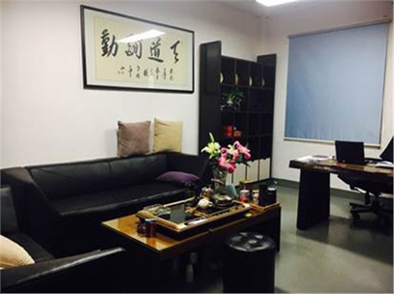 吉秀尔办公区一角