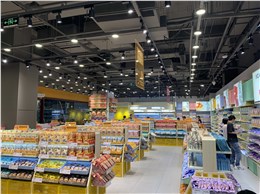 零食店店货架150㎡案例