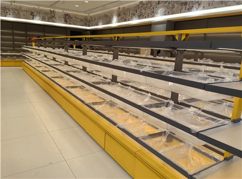 零食店店货架150㎡案例