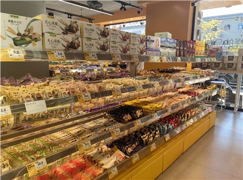 零食店店货架150㎡案例