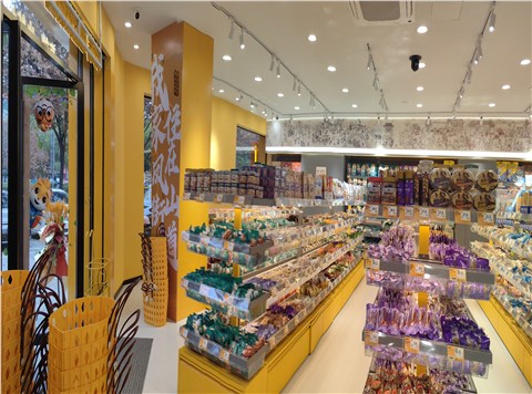 零食店店货架150㎡案例