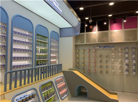 零食店店货架150㎡案例